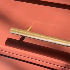 Plank Hardware SEARLE Swirled T-Bar Pull - Brass