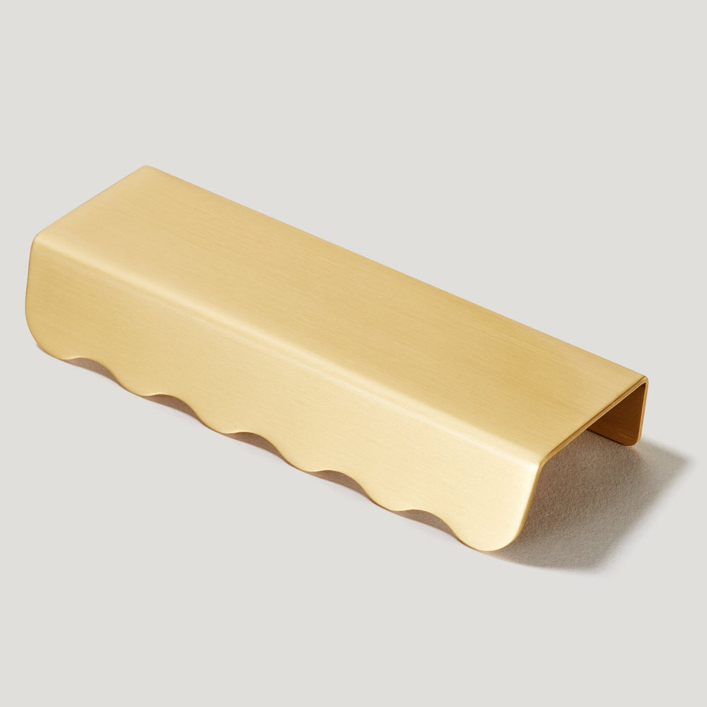 SCALLOP Edge Pull - Brass