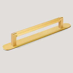 Plank Hardware 6.69'' (6.30'' CC) / Handle with Round Backplate BECKER Grooved D-Bar Pull - Brass