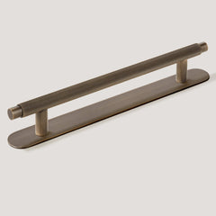 Plank Hardware 8.66'' (6.30'' CC) / Handle with Round Backplate KEPLER Knurled T-Bar Pull - Antique Brass