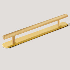 Plank Hardware 8.66'' (6.30'' CC) / Handle with Round Backplate SEARLE Swirled T-Bar Pull - Brass