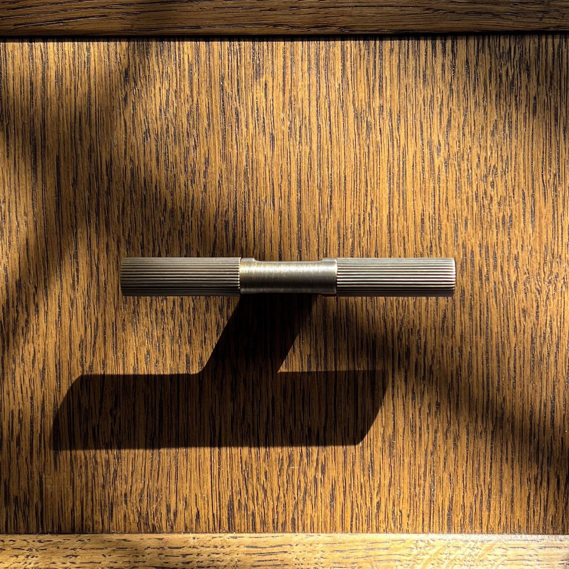 Plank Hardware BECKER Grooved Large Single T Pull - Antique Brass