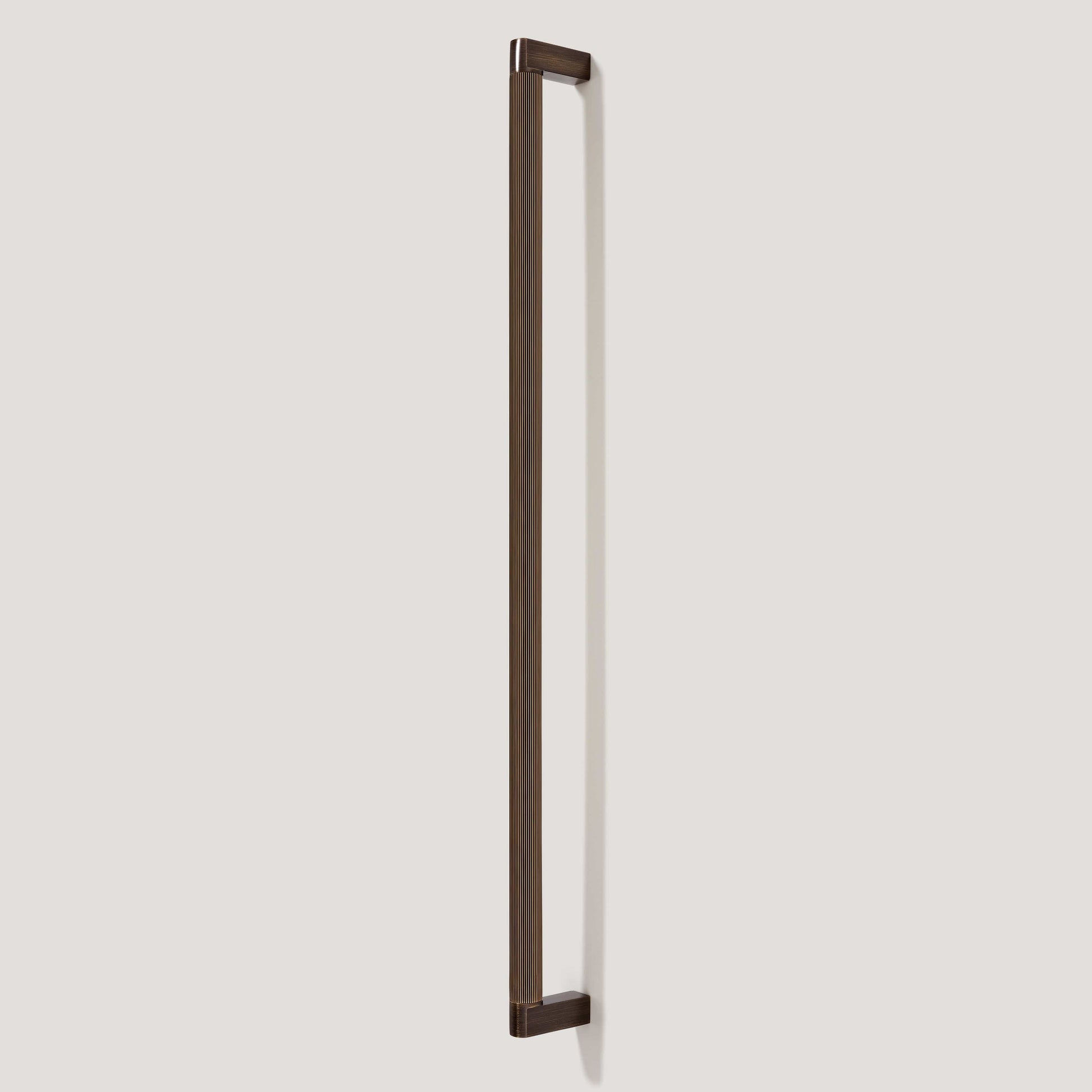 Plank Hardware BECKER Heavyweight 470mm D Bar Handle - Antique Brass