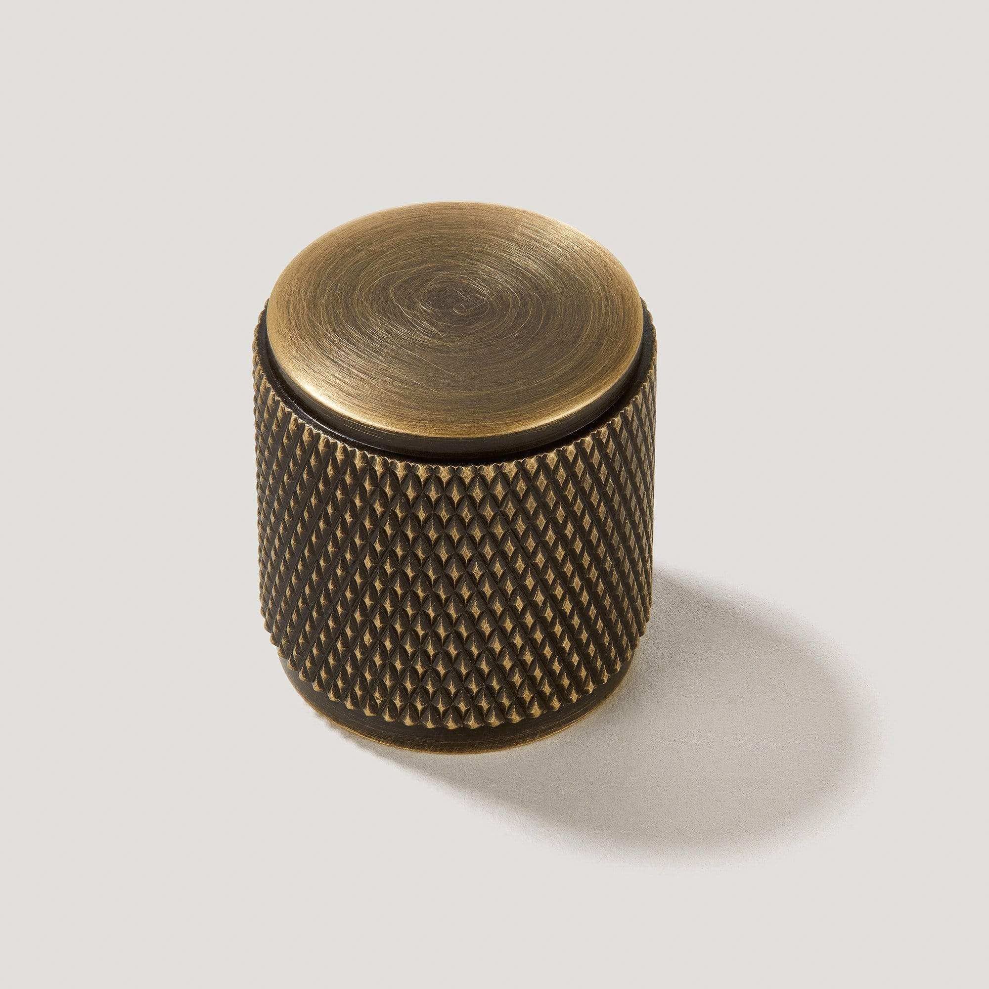 Plank Hardware brooks knurled cylindrical cabinet knob antique brass 40203672650007