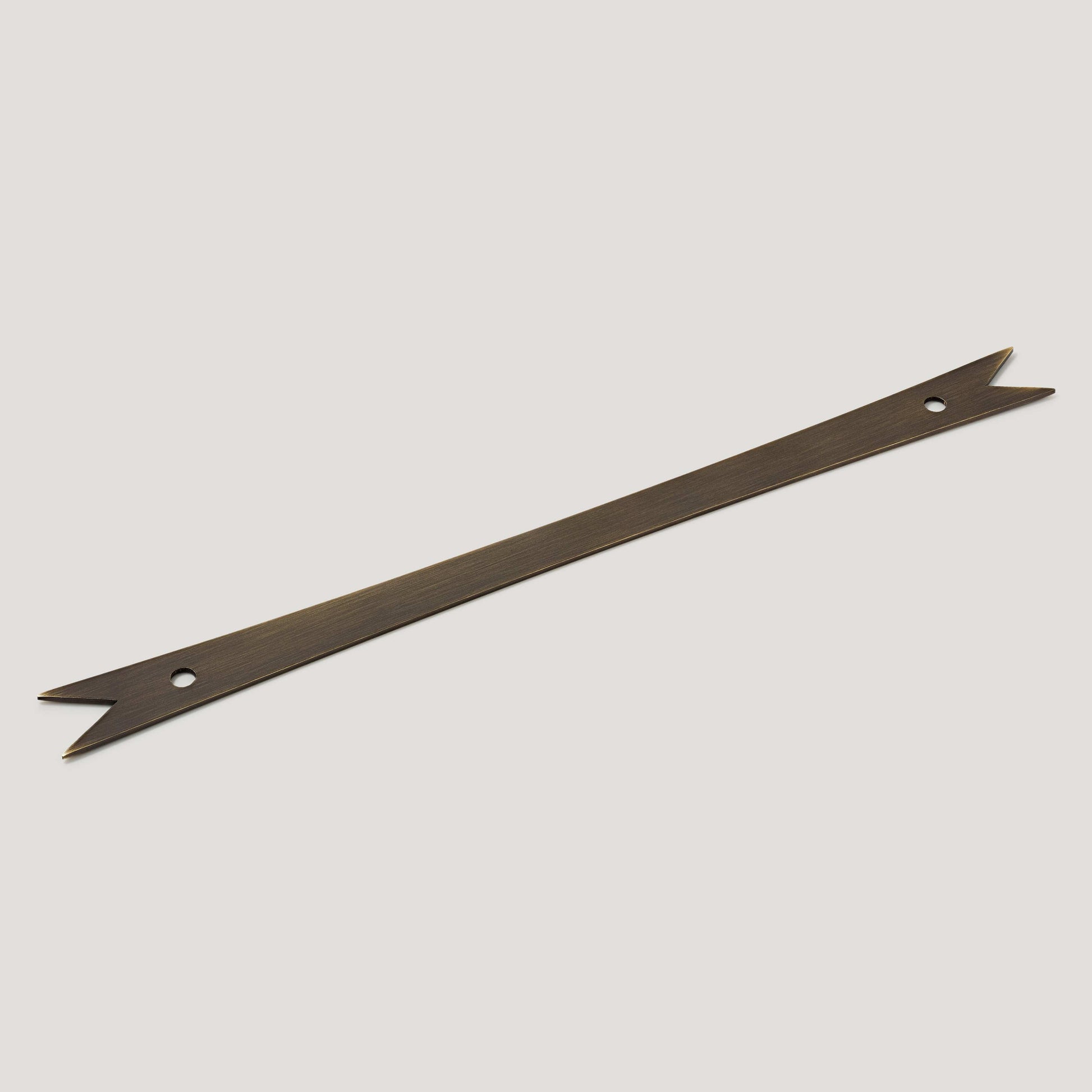 Plank Hardware ELIZA Pull with Ribbon Backplate - Antique Brass