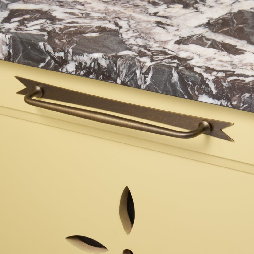 Plank Hardware ELIZA Ribbon Pull Backplate - Antique Brass