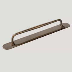 Plank Hardware GRAYSON Traditional D-Bar Pull - Antique Brass