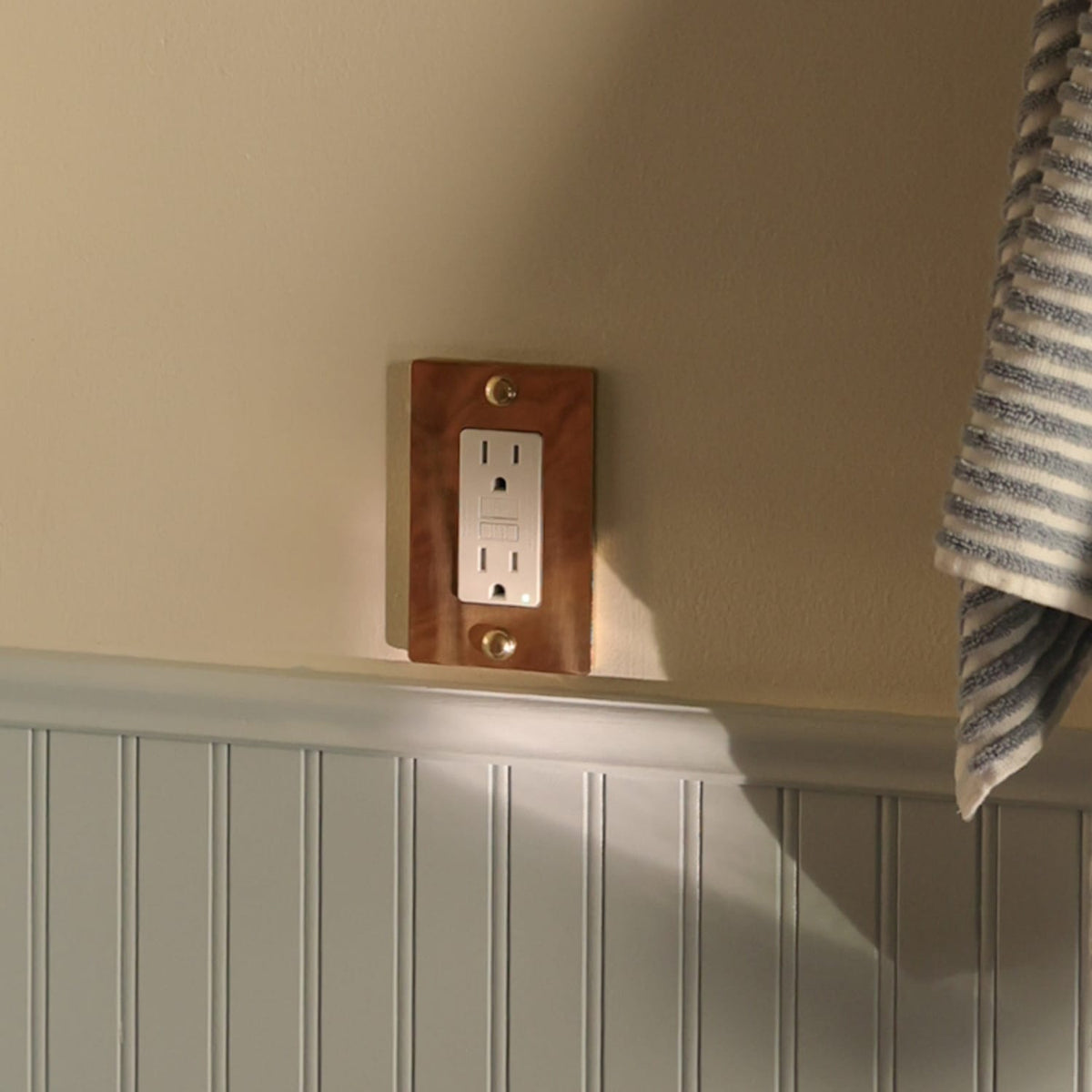 Plank Hardware JASPER 1G 15A GFCI Outlet - Unlacquered Brass