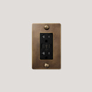 Plank Hardware JASPER 1G 20A USB Outlet - Antique Brass
