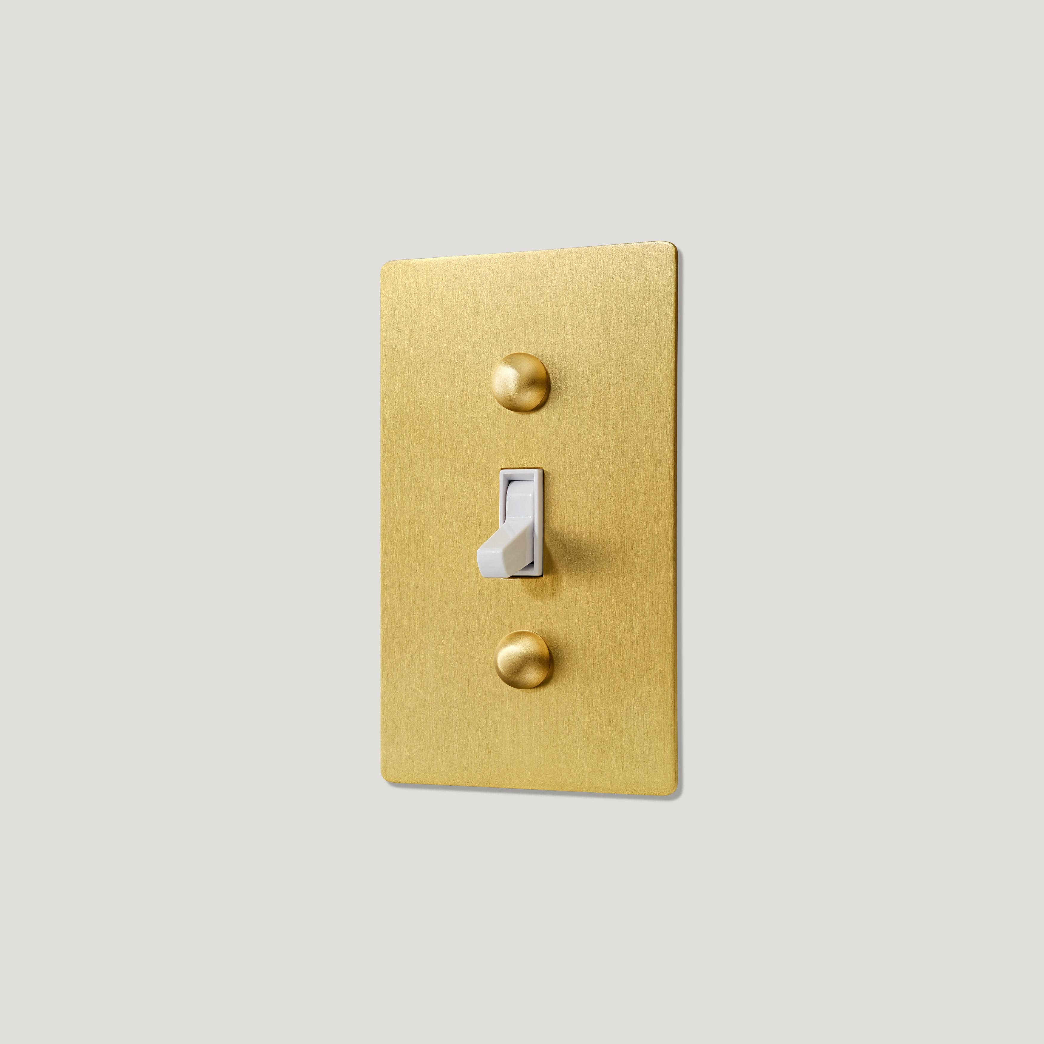 Plank Hardware JASPER 1G Toggle Switch - Brass