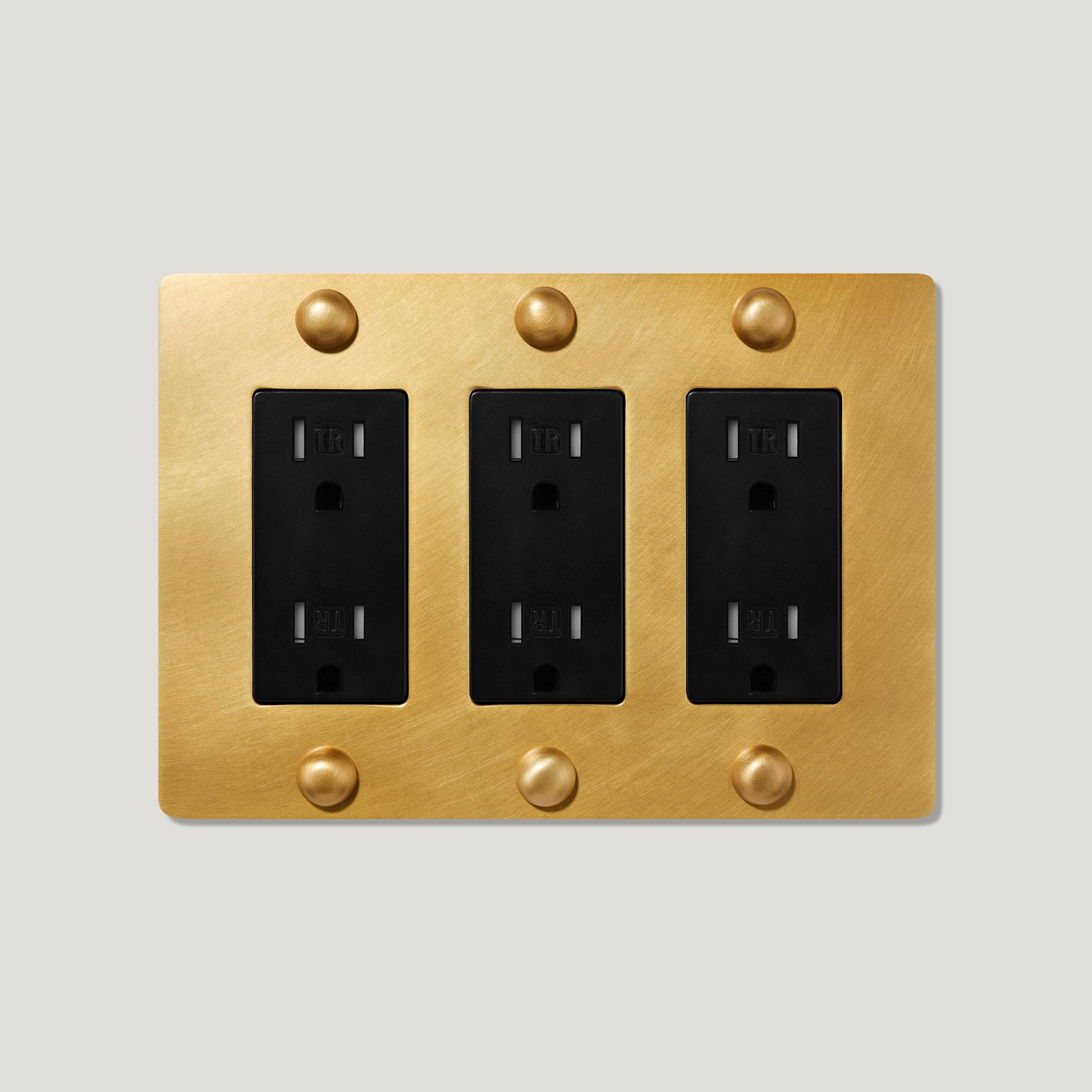 Plank Hardware JASPER 3G 15A Outlet - Heritage Brass