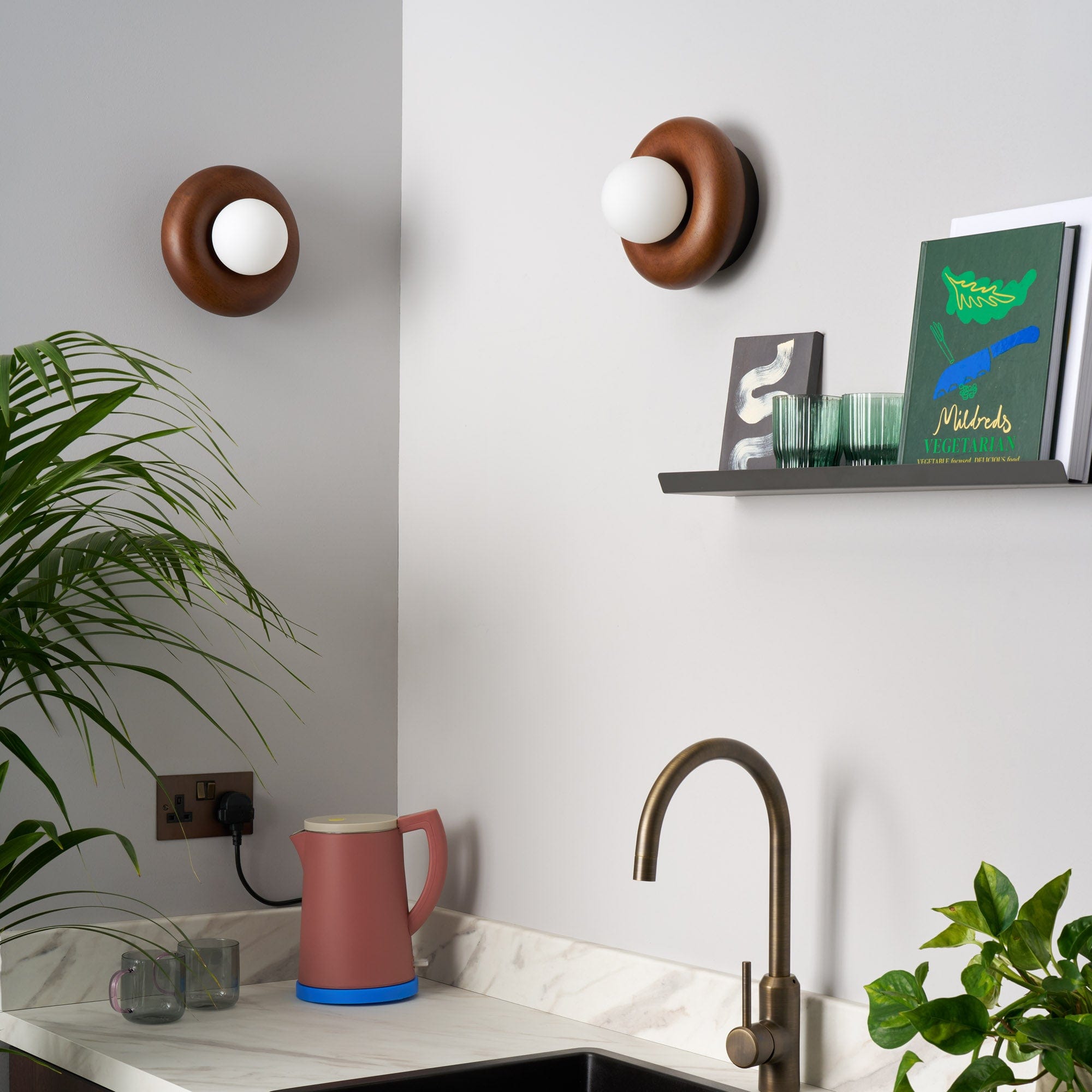 Plank Hardware novi donut wall light walnut 45678493270295
