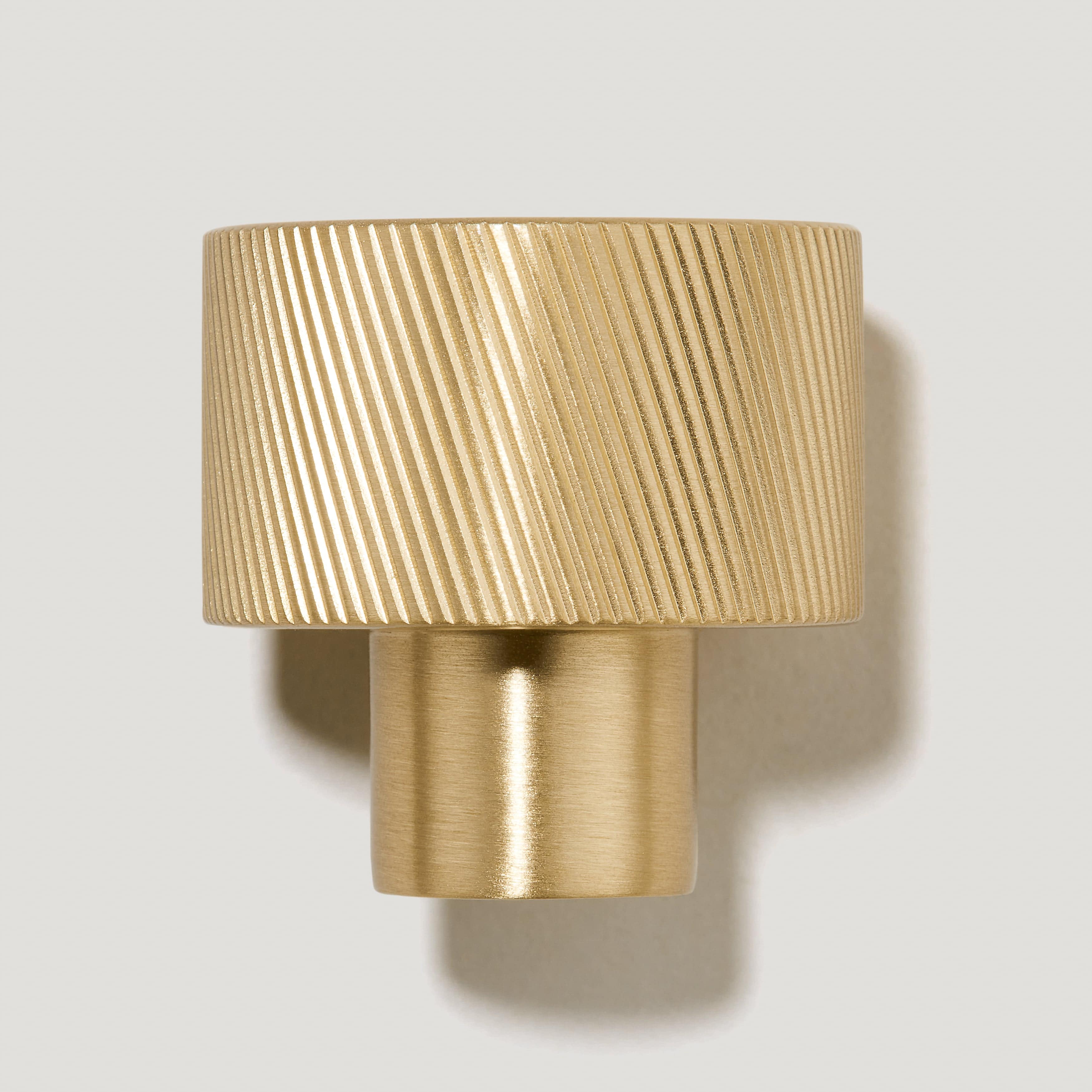 Plank Hardware swift swirled cabinet knob brass 40203693523223